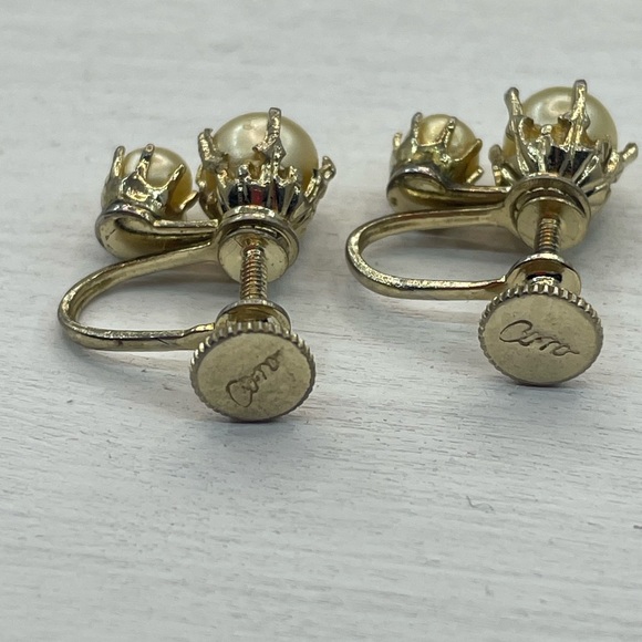 Vintage 1950s Coro Earrings Featuring a Double-Pear Desing - Picture 4 of 5